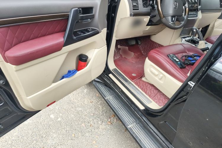 Used Toyota Land Cruiser 2019 4.0L VX-R Lowered Suspension Middle East Driver Seat