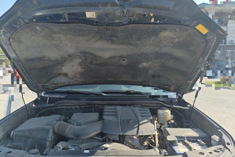 Used Toyota Land Cruiser  Engine Bay