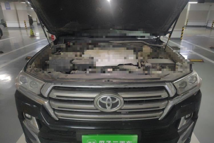 Used Toyota Land Cruiser  Engine Bay