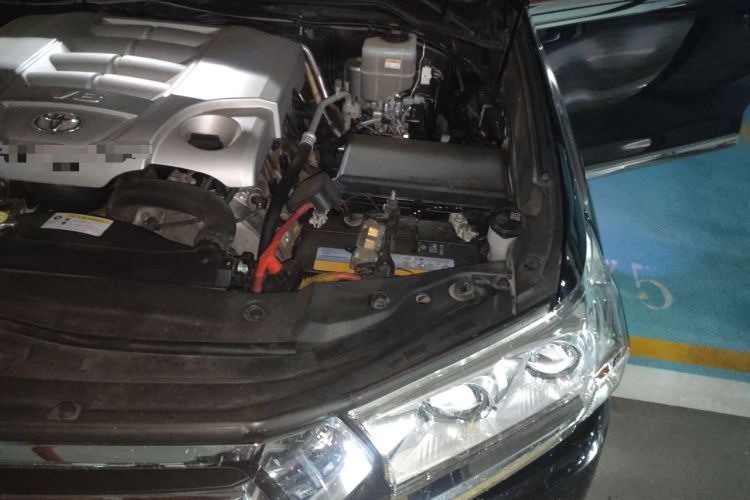 Used Toyota Land Cruiser 2019 5.7L 7-Seater Middle East Version Engine Bay Left