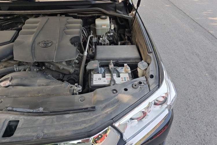 Used Toyota Land Cruiser 2019 4.0L GX-R 7 Seats Parallel Import Engine Bay Left