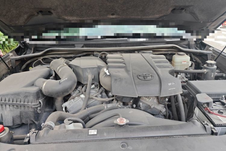 Used Toyota Land Cruiser  Engine Bay