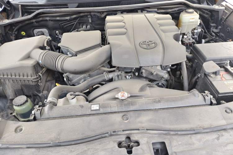 Used Toyota Land Cruiser  Engine Bay