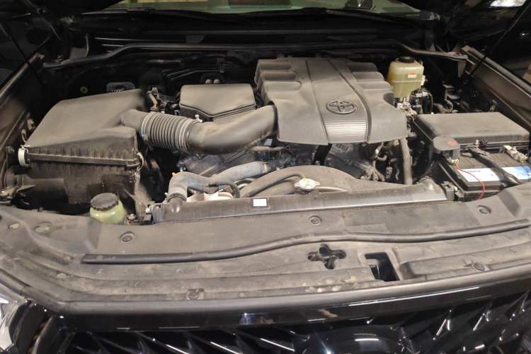 Used Toyota Land Cruiser  Engine Bay