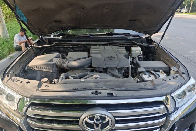 Used Toyota Land Cruiser 2019 4.0L GX-R 7 Seats Parallel Import Engine Bay