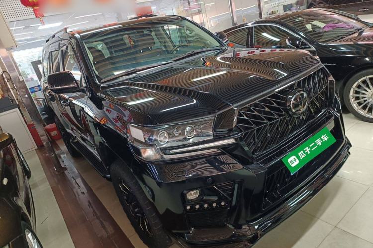 Used Toyota Land Cruiser 2019 5.7L 7-Seater Middle East Version Front Right 45 Deg