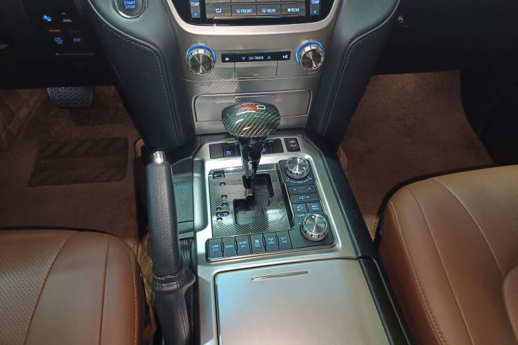 Used Toyota Land Cruiser 2019 5.7L 7-Seater Middle East Version Gear Lever