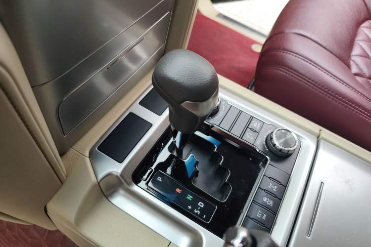 Used Toyota Land Cruiser 2019 4.0L VX-R Lowered Suspension Middle East Gear Lever