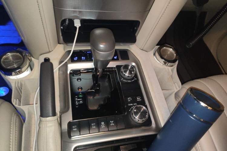 Used Toyota Land Cruiser 2019 5.7L 7-Seater Middle East Version Gear Lever