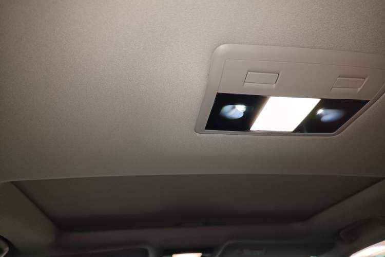 Used Toyota Land Cruiser 2019 5.7L 7-Seater Middle East Version Headliner
