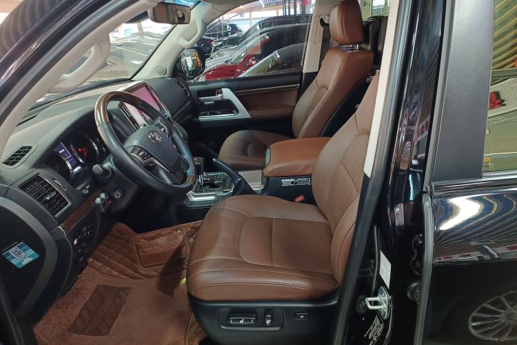 Used Toyota Land Cruiser 2019 5.7L 7-Seater Middle East Version Left Front Seat