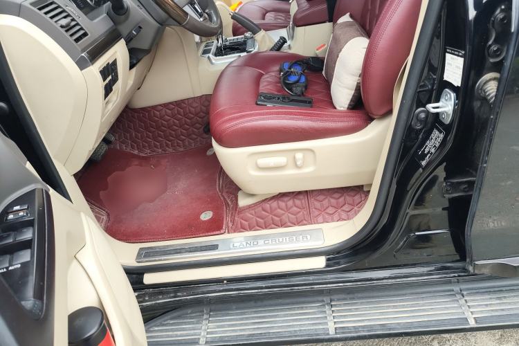 Used Toyota Land Cruiser 2019 4.0L VX-R Lowered Suspension Middle East Left Front Seat