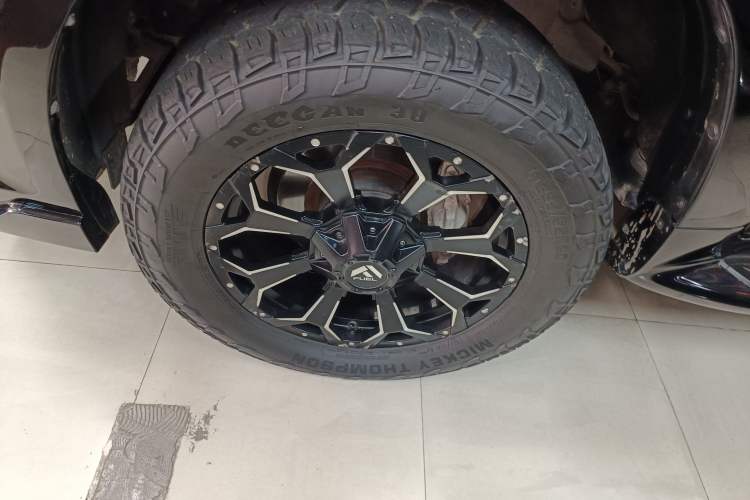 Used Toyota Land Cruiser 2019 5.7L 7-Seater Middle East Version Left Front Wheel Hub