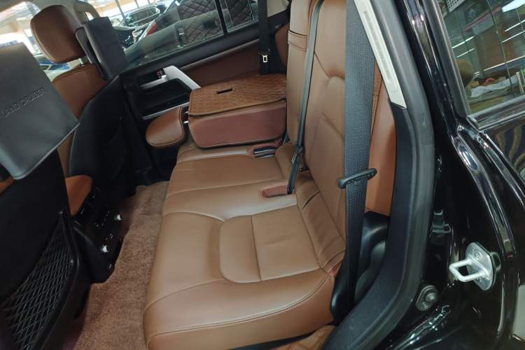 Used Toyota Land Cruiser 2019 5.7L 7-Seater Middle East Version Left Rear Seat