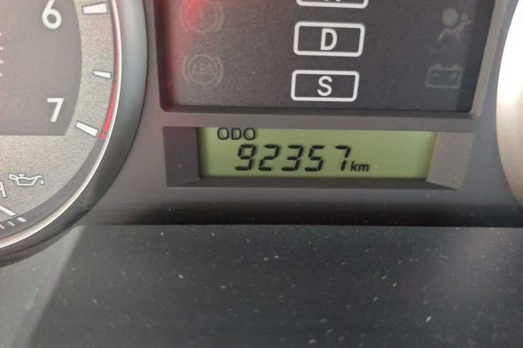 Used Toyota Land Cruiser 2019 4.0L GX-R Eight-Cylinder Underbody Lighting Flowing LED Lights – Middle East Odometer Close Up