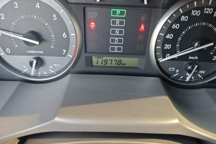 Used Toyota Land Cruiser 2019 4.0L GX-R 7 Seats Parallel Import Odometer Close Up