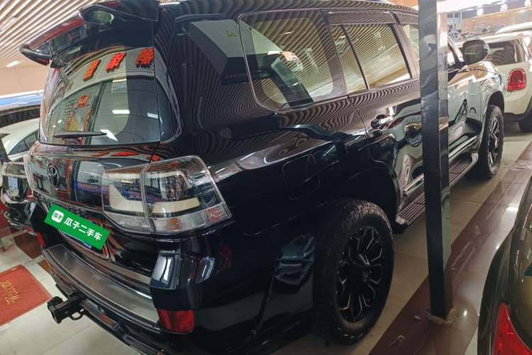 Used Toyota Land Cruiser 2019 5.7L 7-Seater Middle East Version Rear Right 45 Deg