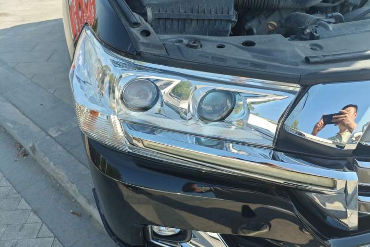 Used Toyota Land Cruiser  Right Front Headlight