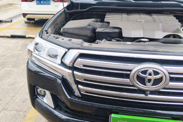Used Toyota Land Cruiser  Right Front Headlight