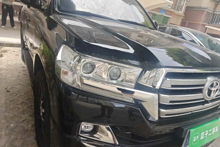 Used Toyota Land Cruiser  Right Front Headlight