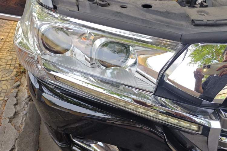 Used Toyota Land Cruiser  Right Front Headlight