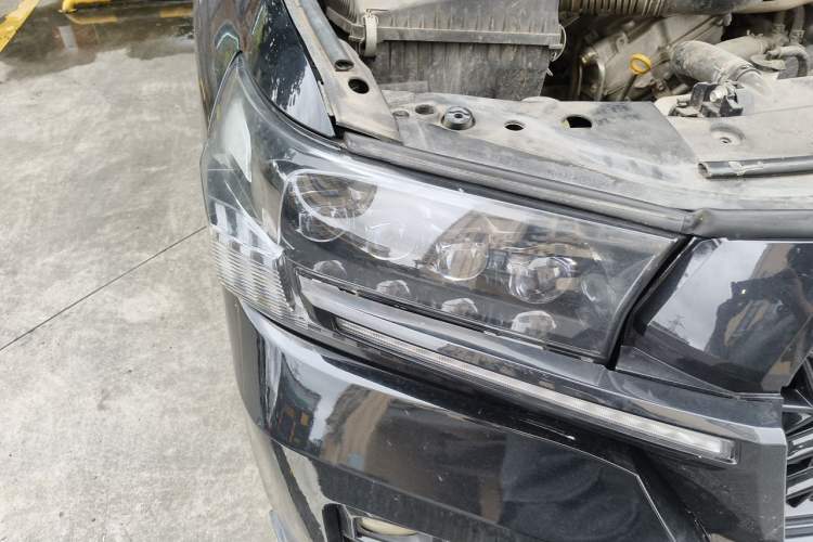 Used Toyota Land Cruiser  Right Front Headlight