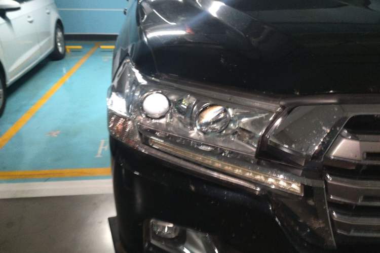 Used Toyota Land Cruiser 2019 5.7L 7-Seater Middle East Version Right Front Headlight