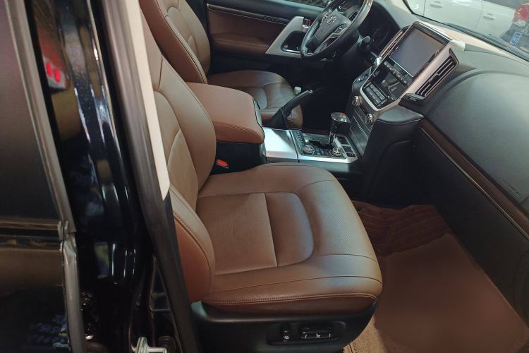 Used Toyota Land Cruiser 2019 5.7L 7-Seater Middle East Version Right Front Seat