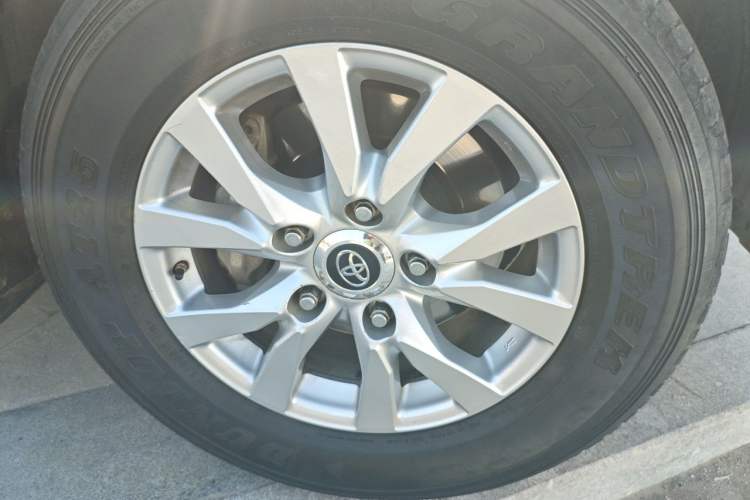 Used Toyota Land Cruiser  Right Front Wheel Hub