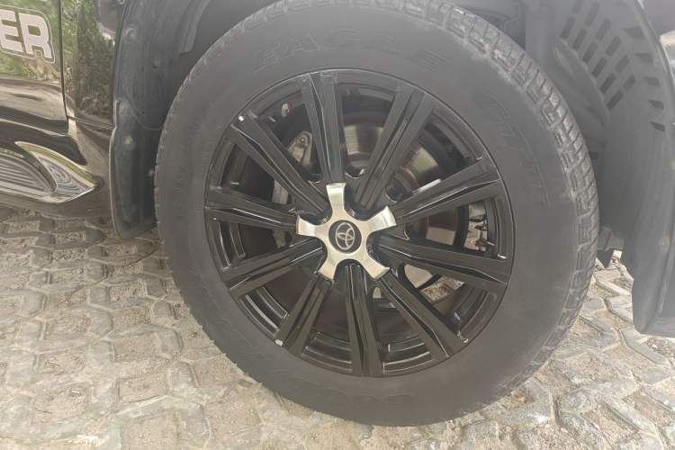 Used Toyota Land Cruiser  Right Front Wheel Hub