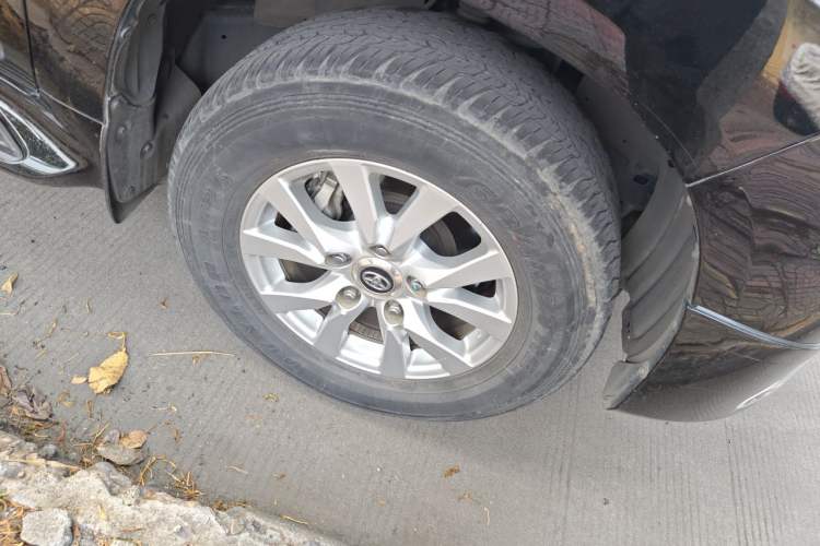 Used Toyota Land Cruiser  Right Front Wheel Hub