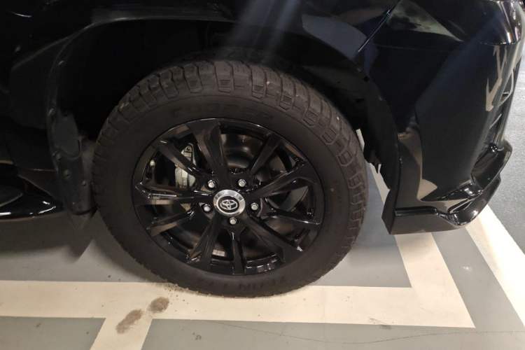 Used Toyota Land Cruiser  Right Front Wheel Hub