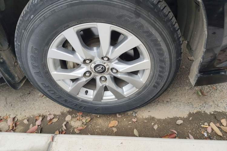 Used Toyota Land Cruiser 2019 4.0L VX-R Lowered Suspension Middle East Right Front Wheel Hub