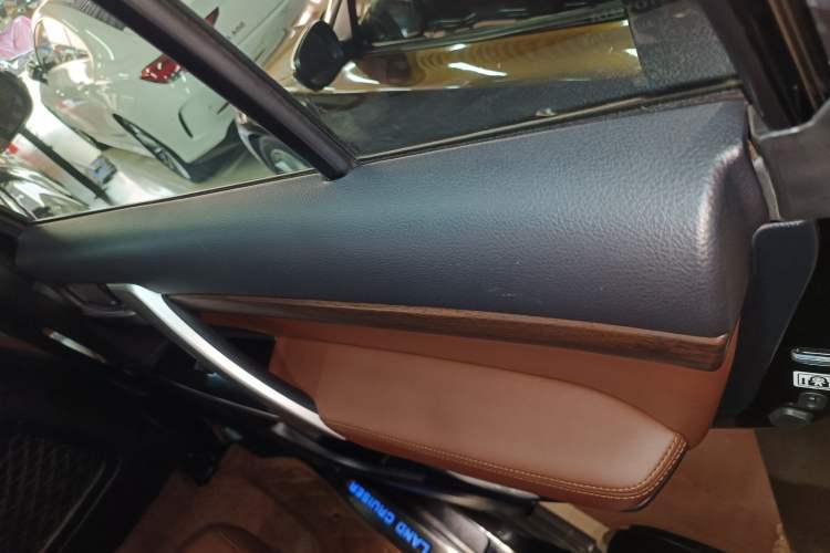 Used Toyota Land Cruiser 2019 5.7L 7-Seater Middle East Version Right Rear Door Interior
