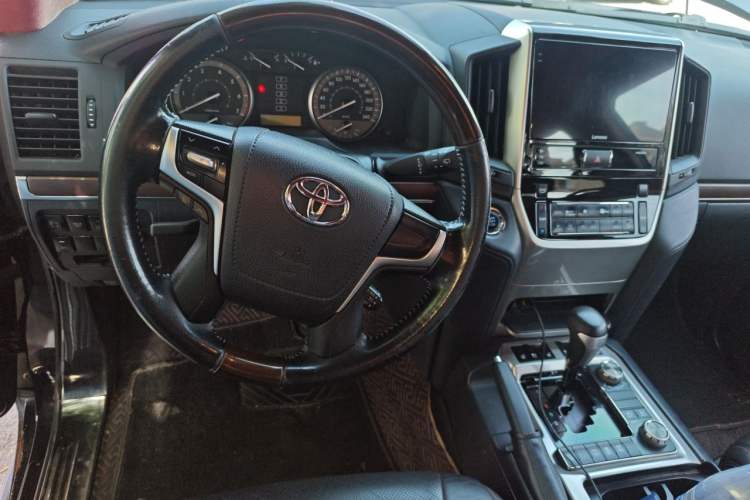 Used Toyota Land Cruiser 2019 4.0L GX-R Eight-Cylinder Underbody Lighting Flowing LED Lights – Middle East Steering Wheel