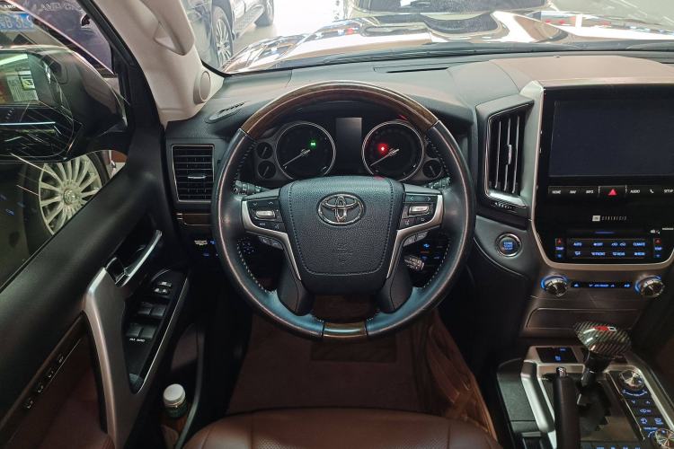 Used Toyota Land Cruiser 2019 5.7L 7-Seater Middle East Version Steering Wheel