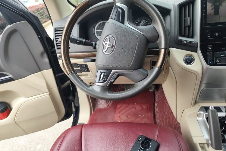 Used Toyota Land Cruiser 2019 4.0L VX-R Lowered Suspension Middle East Steering Wheel
