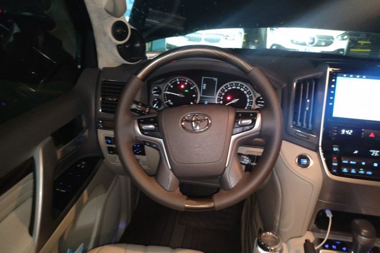 Used Toyota Land Cruiser 2019 5.7L 7-Seater Middle East Version Steering Wheel