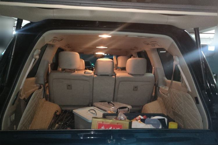 Used Toyota Land Cruiser 2019 5.7L 7-Seater Middle East Version Trunk
