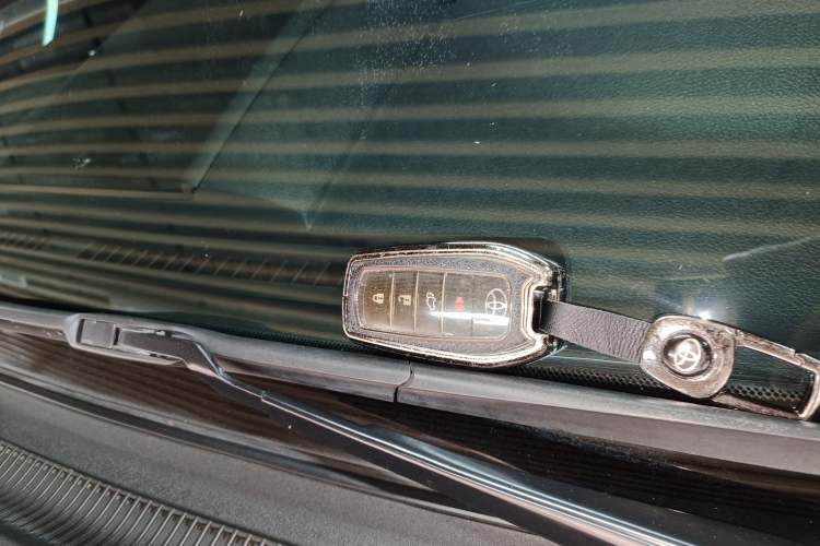 Used Toyota Land Cruiser 2019 5.7L 7-Seater Middle East Version Vehicle Key