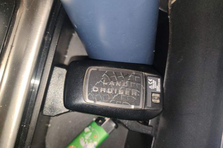 Used Toyota Land Cruiser 2019 5.7L 7-Seater Middle East Version Vehicle Key