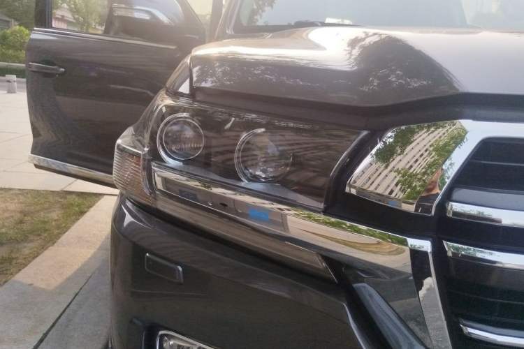 Used Toyota Land Cruiser  Right Front Headlight