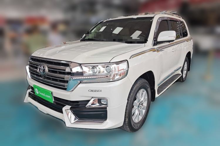 Used Toyota Land Cruiser 2019 Toyota Land Cruiser 4.0-liter automatic gasoline, 7 seats Guazi used car, China used car export, Used car for sale, Used  cars, Cheapest cars for sale