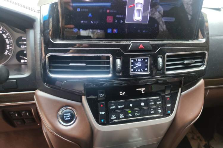 Used Toyota Land Cruiser 2019 4.0L VX-R Lowered Suspension Middle East Audio And AC Panel