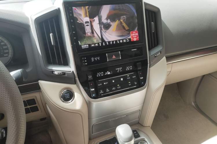 Used Toyota Land Cruiser 2019 4.0L 7-Seater Automatic Transmission Middle East Version Audio And AC Panel