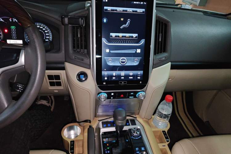Used Toyota Land Cruiser 2019 4.0L Iron Wheels Refrigerator with Electric Base Basic Version—Middle East Audio And AC Panel