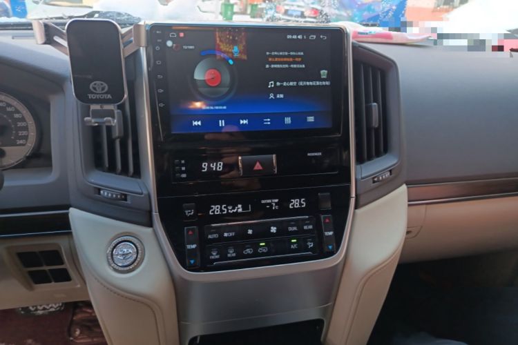 Used Toyota Land Cruiser 2019 4.0L Iron Wheels Refrigerator with Electric Base Basic Version—Middle East Audio And AC Panel
