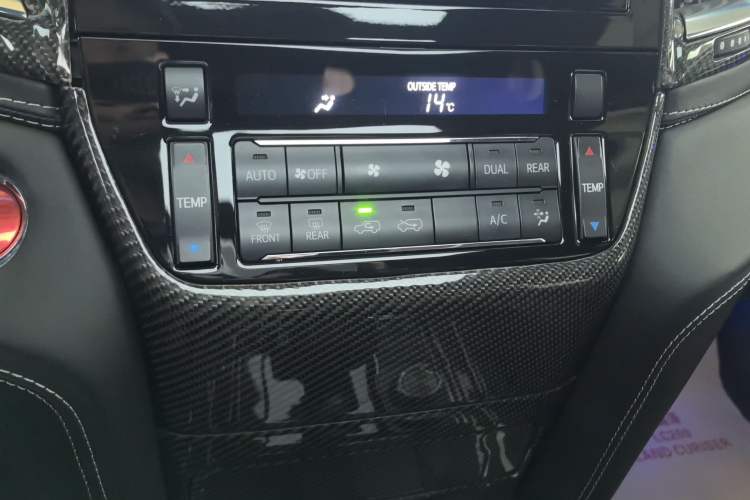 Used Toyota Land Cruiser 2019 4.0L GX-R GT 8-Cylinder Genuine Leather – Middle East Audio And AC Panel