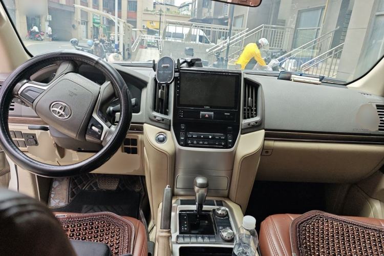 Used Toyota Land Cruiser  Center Console