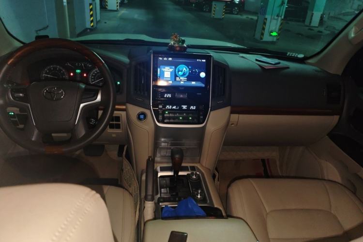 Used Toyota Land Cruiser 2019 4.0L GX-R 5-Seater Parallel Import Center Console